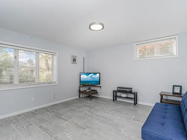 20 Signal Hill Road image 35 of 44