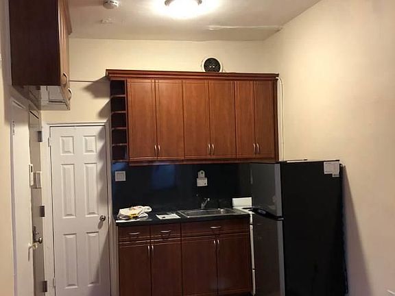 4th image of 38 Orchard St APT 1C