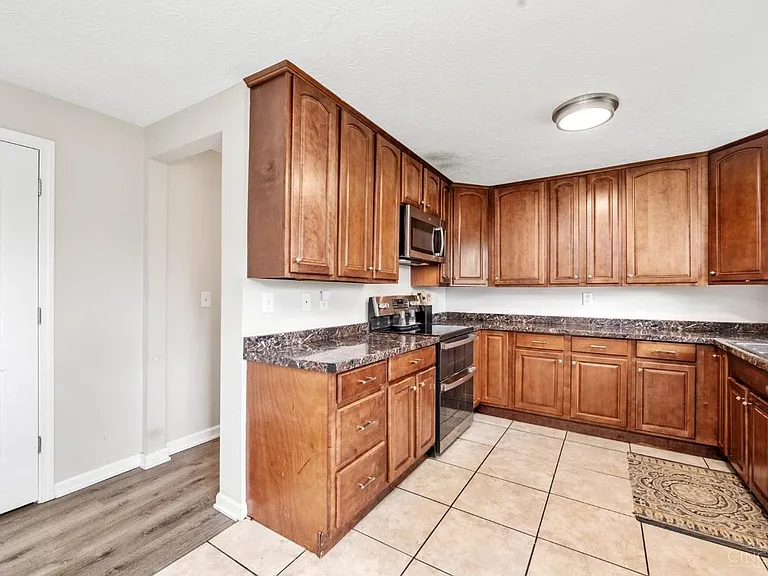 10624 Fallis Rd — Photo 21