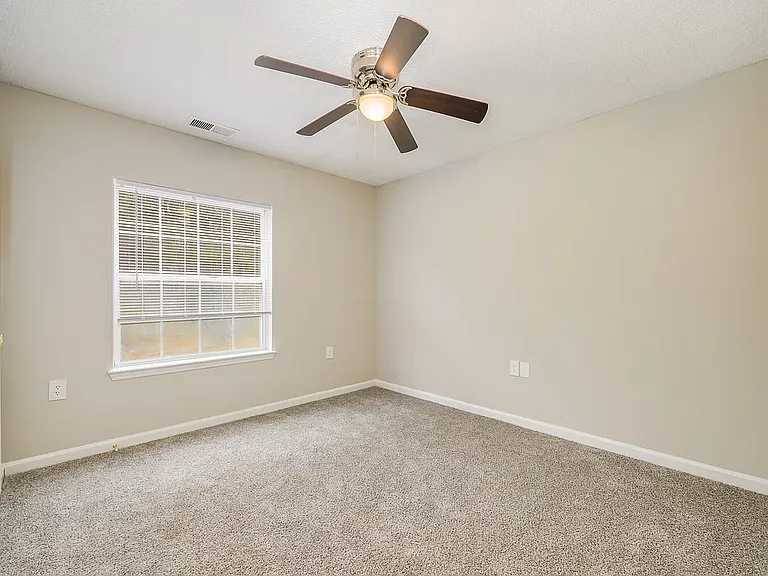 Griffith Commons Apartments — Photo 14