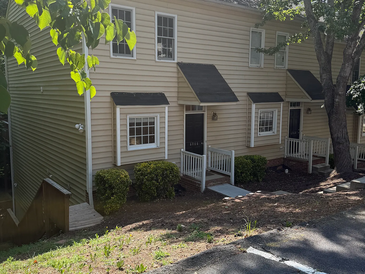 3 bed, 2051 sqft, $2,500 — Photo 2