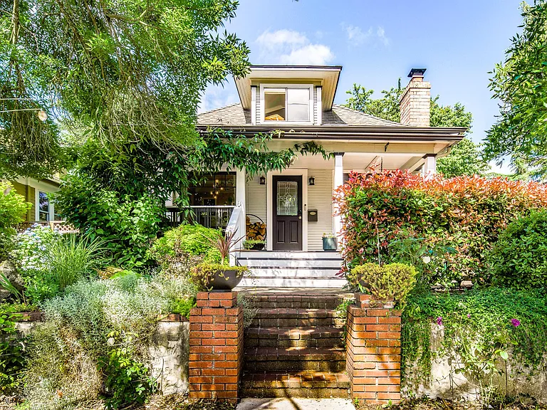 5233 NE 18th Ave — Photo 1