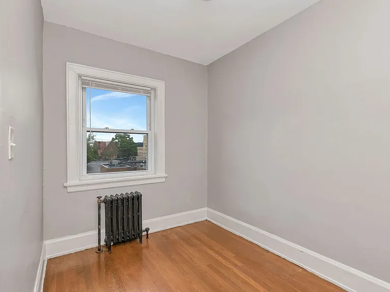 Historical Apartments l Oak St — Photo 31