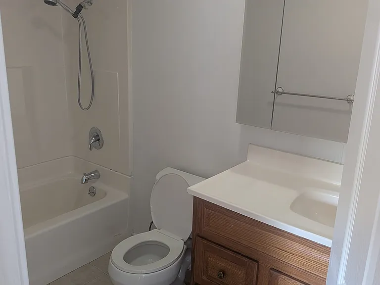 818 NE 42nd St #1 — Photo 10