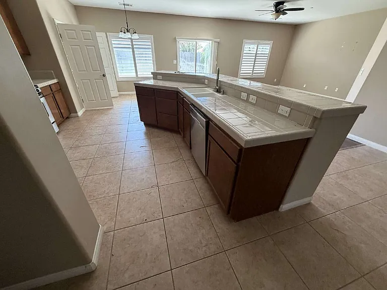 10903 Corbett Canyon Dr — Photo 2