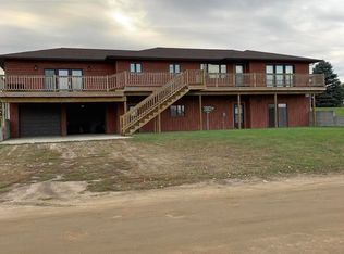 41 W Lakeshore Dr, Waubay, SD 57273