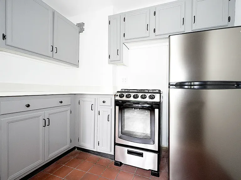 244 W 20th St #3R — Photo 3