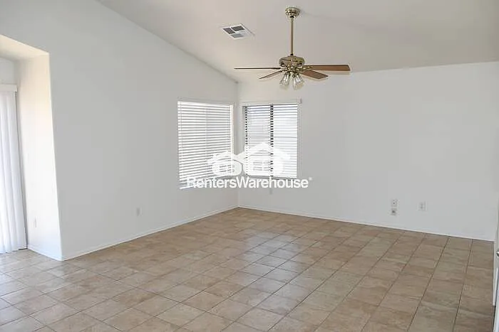 10426 W Oregon Ave — Photo 6