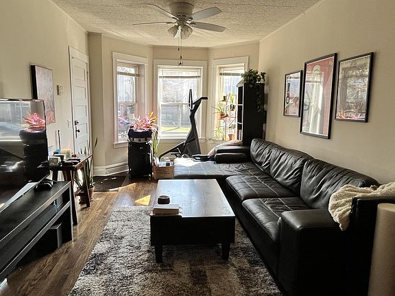 4th image of 2842 N Maplewood Ave #1