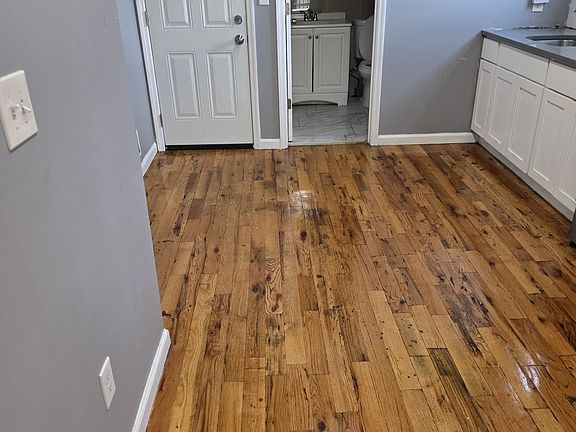 5th image of 113 Seymour Ave #1