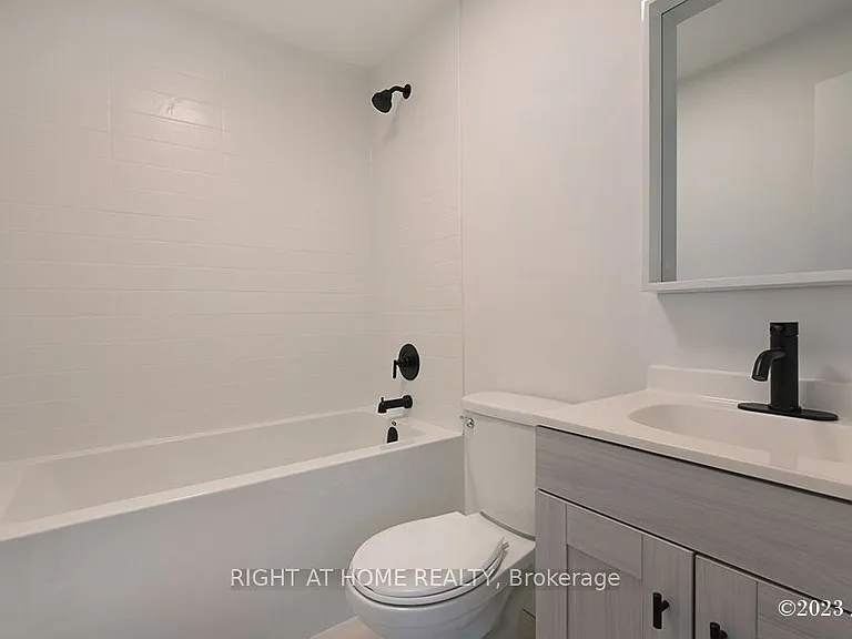 48 Lanark Ave #B — Photo 7