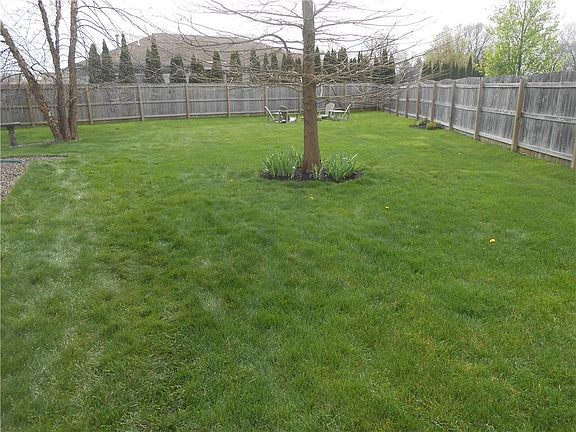 4th image of 129 E Meadow Glen Dr