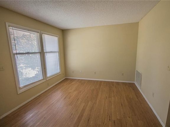 2nd image of 11 Nantucket Dr