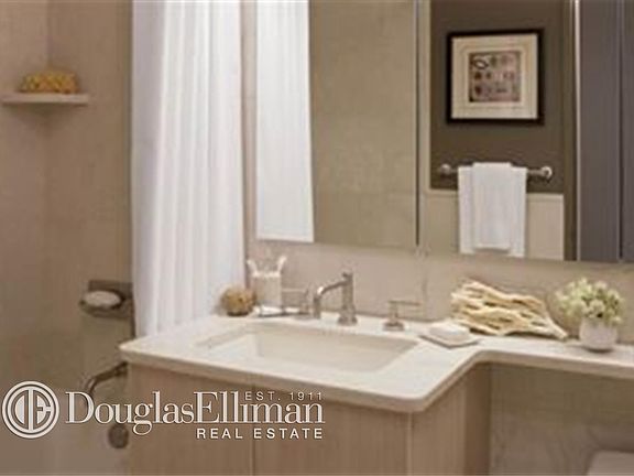5th image of 320 W 38th St APT 2430