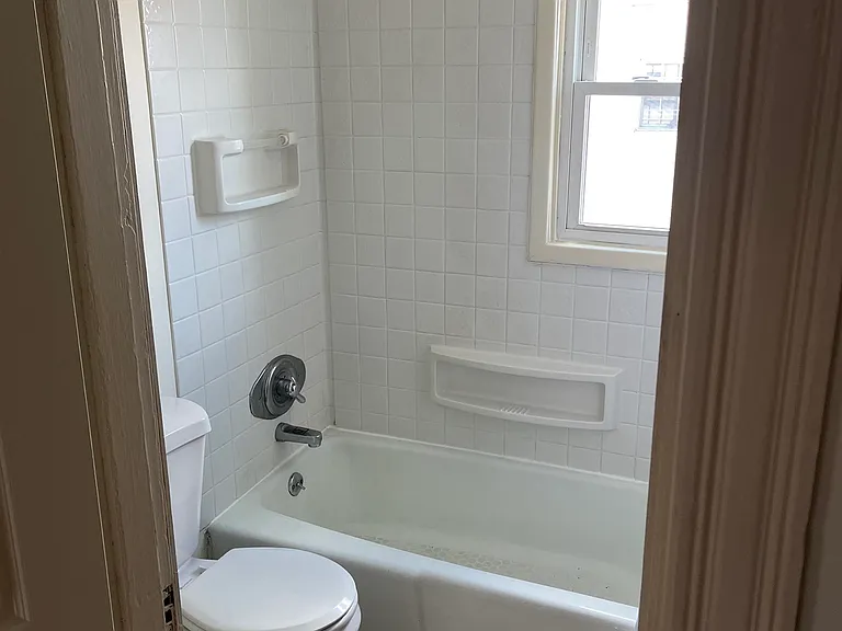 61 Laurel St #2 — Photo 6