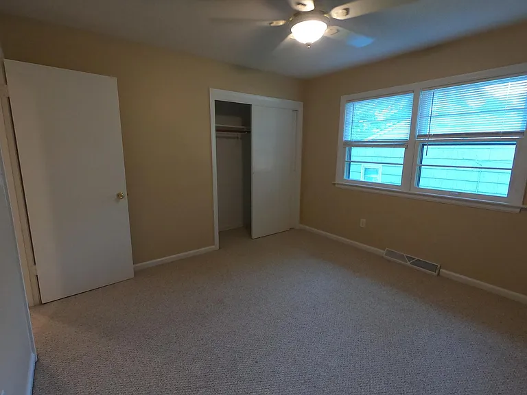 5830 Perry Ln — Photo 40