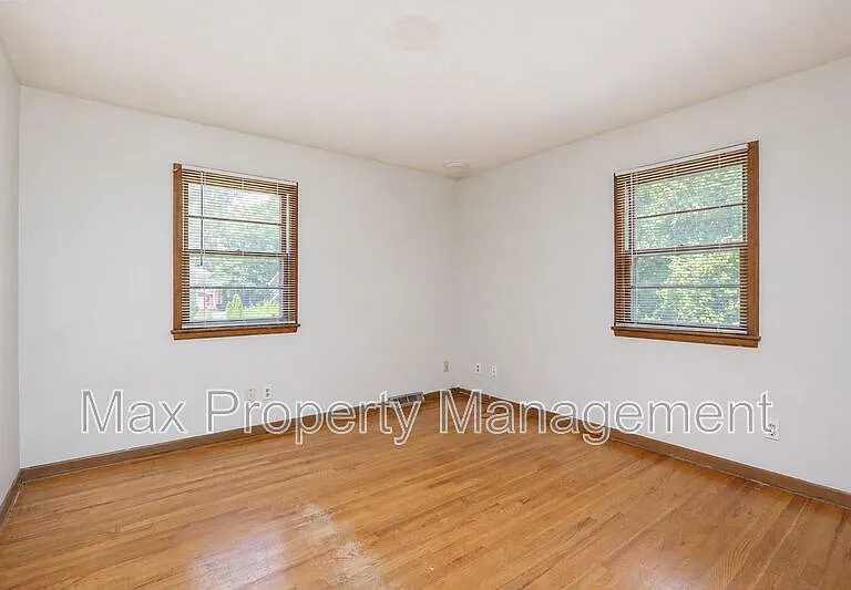 4413 63rd St — Photo 12