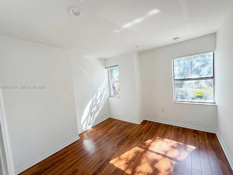 1145 W Lake St — Photo 28