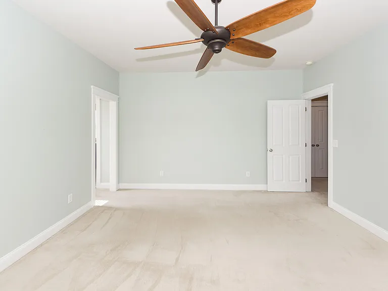 302 White Gables Dr — Photo 24