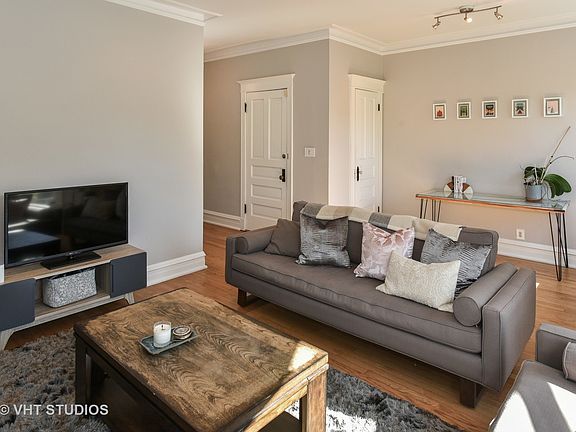 4th image of 708 W Cornelia Ave #3W