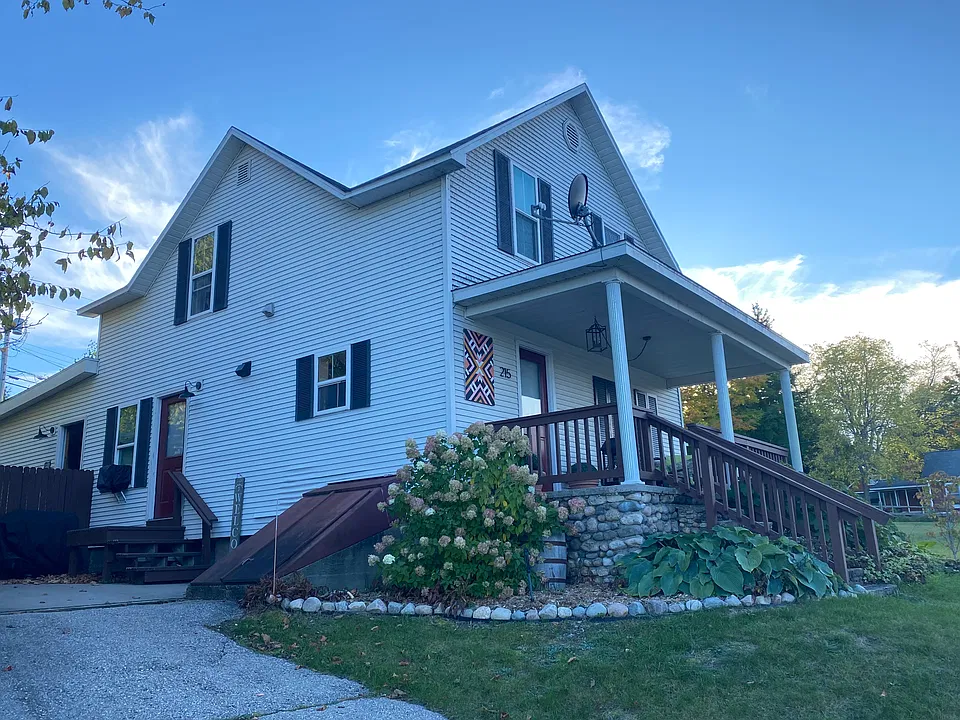 215 W Philip St #1
