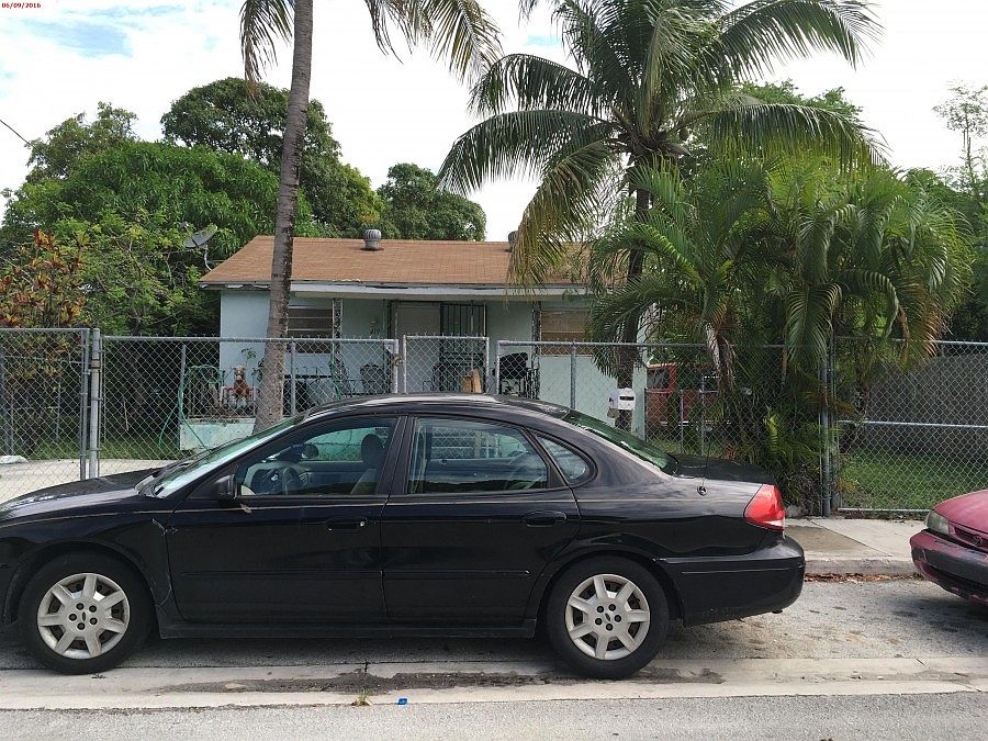 2nd image of 419 NW 34th St
