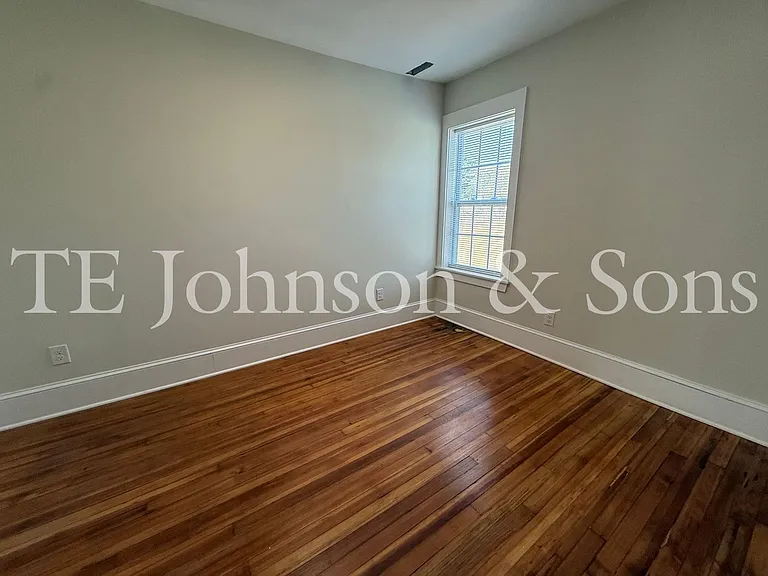 2106 S Main St #3 — Photo 17