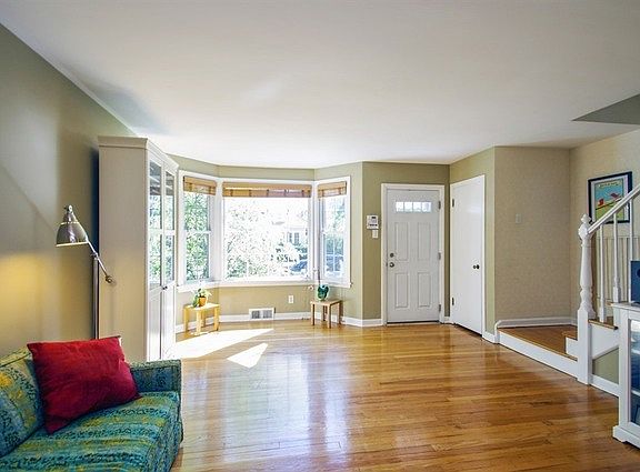 2nd image of 5444 N Lovejoy Ave