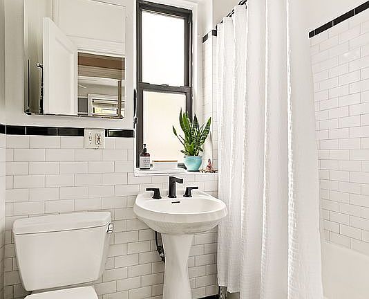 5th image of 305 E 88th St APT 6D