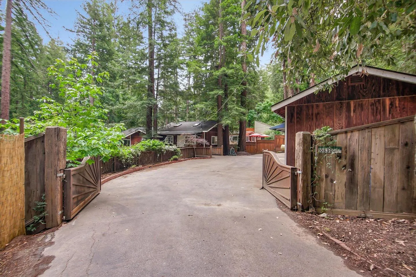 10830 West Dr photo 1