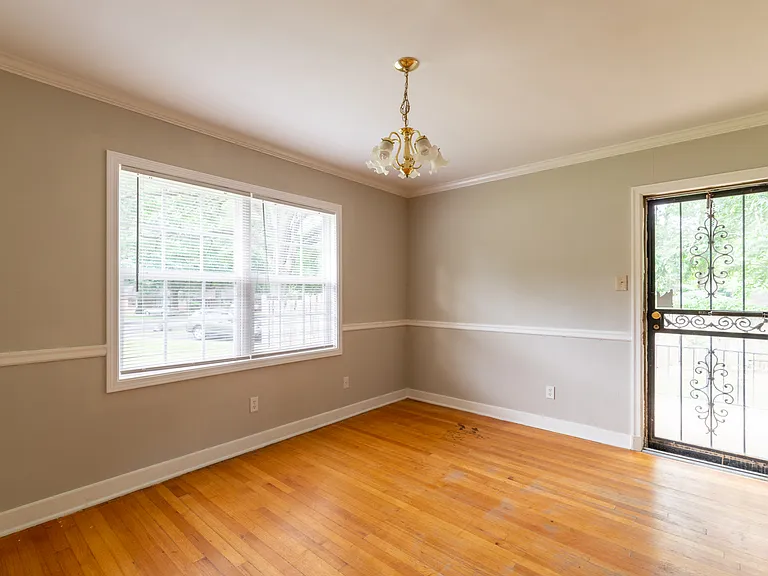 376 N Graham St — Photo 10