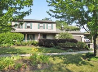 2102 Coach Dr, Naperville, IL 60565