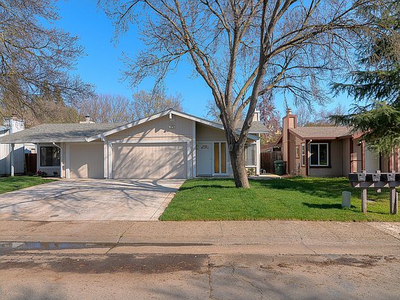 3rd image of 2428 Camino Garden Way