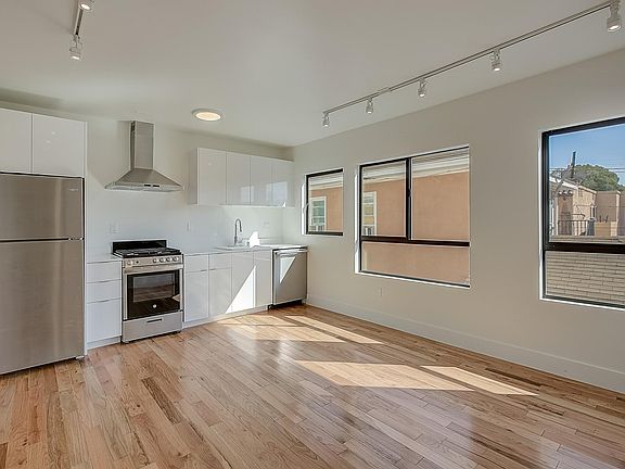 5th image of 513 N Heliotrope Dr #513.75