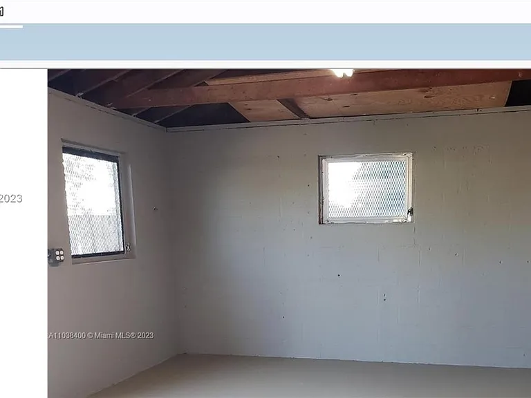 811 S Broadway — Photo 23