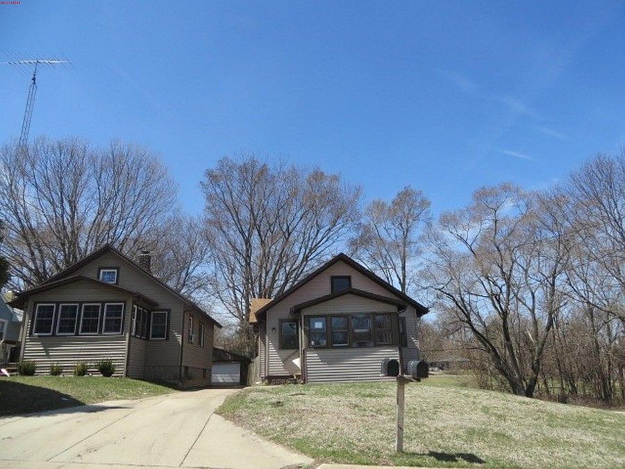 1st image of 920 N Day Ave