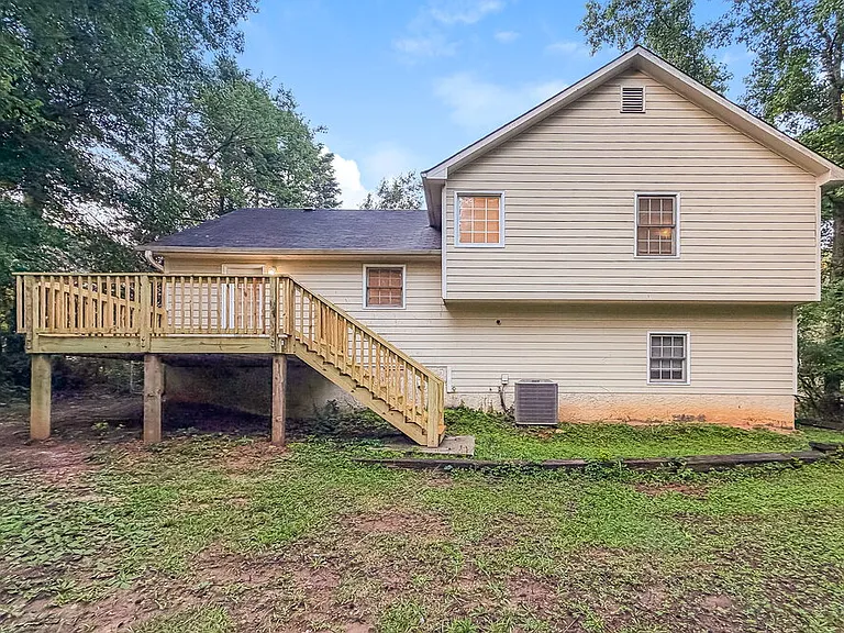 140 Loxley Ct — Photo 17