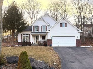 151 Kensington Dr, Bushkill, PA 18324