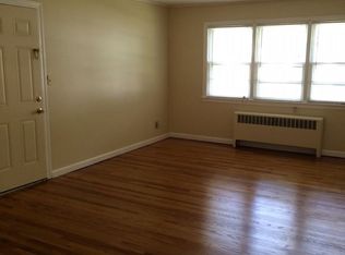 205 Quaker Ln S APT 1, West Hartford, CT 06119