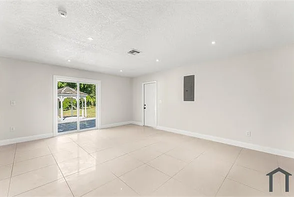 18055 W Sycamore Dr — Photo 10