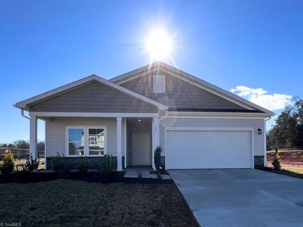 105 Palomino Dr, King, NC 27021