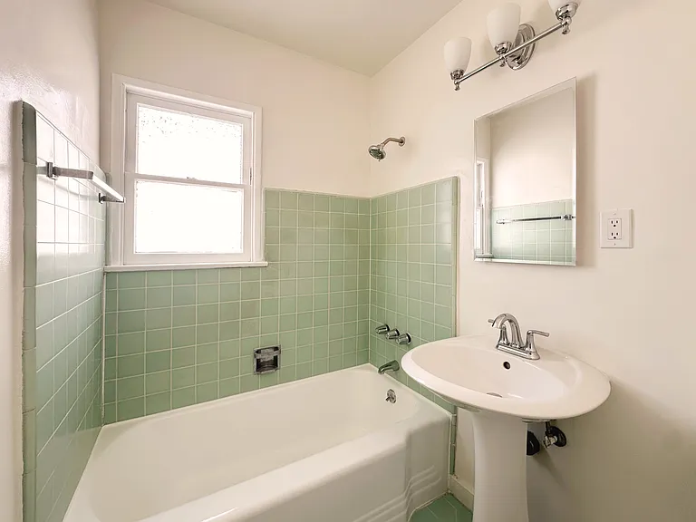 1019 N Louise St #1027-1/2 — Photo 10