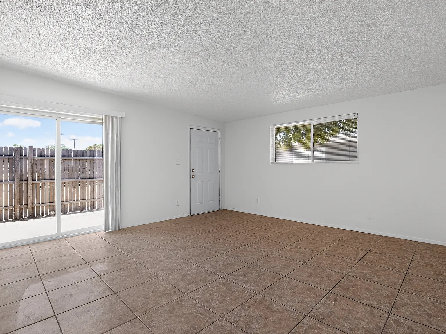 2 bed, 840 sqft, $1,095 — Photo 1