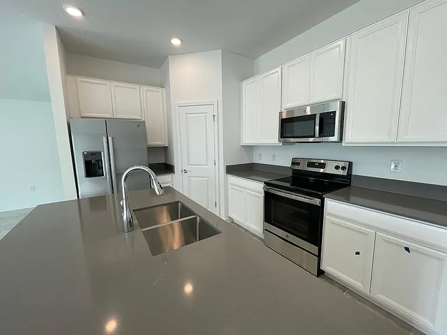 Single family home in Davenport minutes away from Posner shopping center! — Photo 3