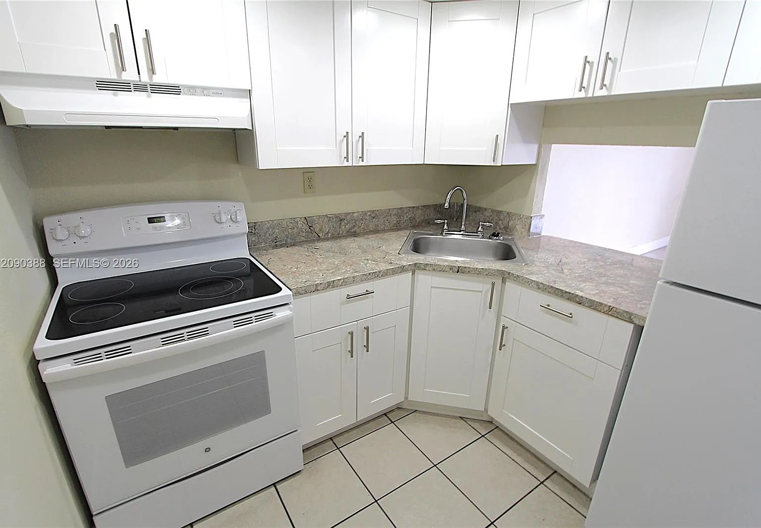 Yolanda Villas Condo — Photo 4