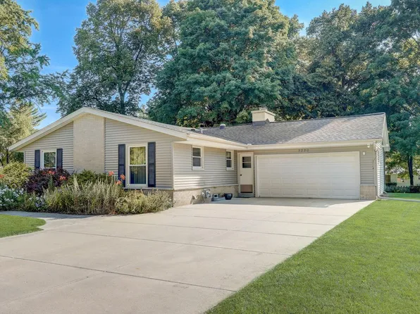 5220 South La Salle DRIVE, New Berlin, WI 53151