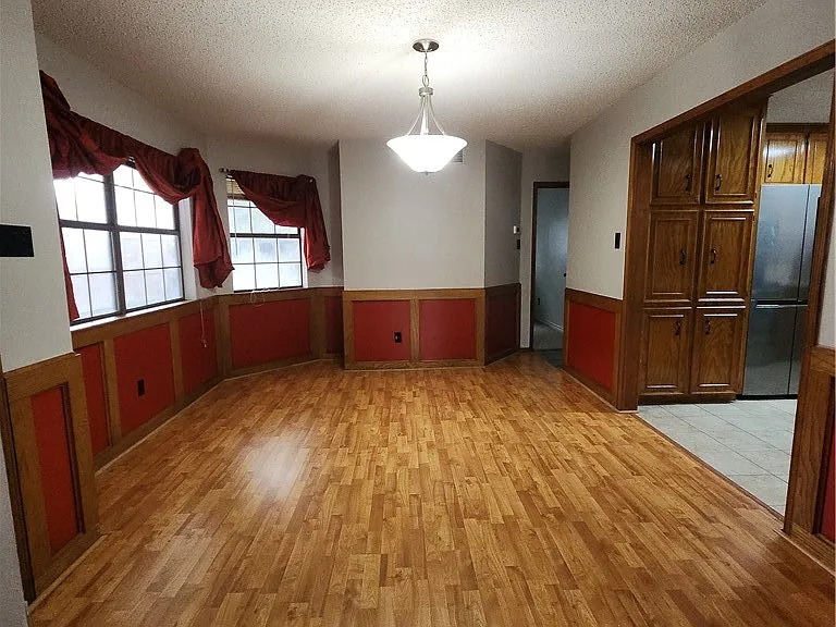 5221 Cromwell Dr — Photo 6