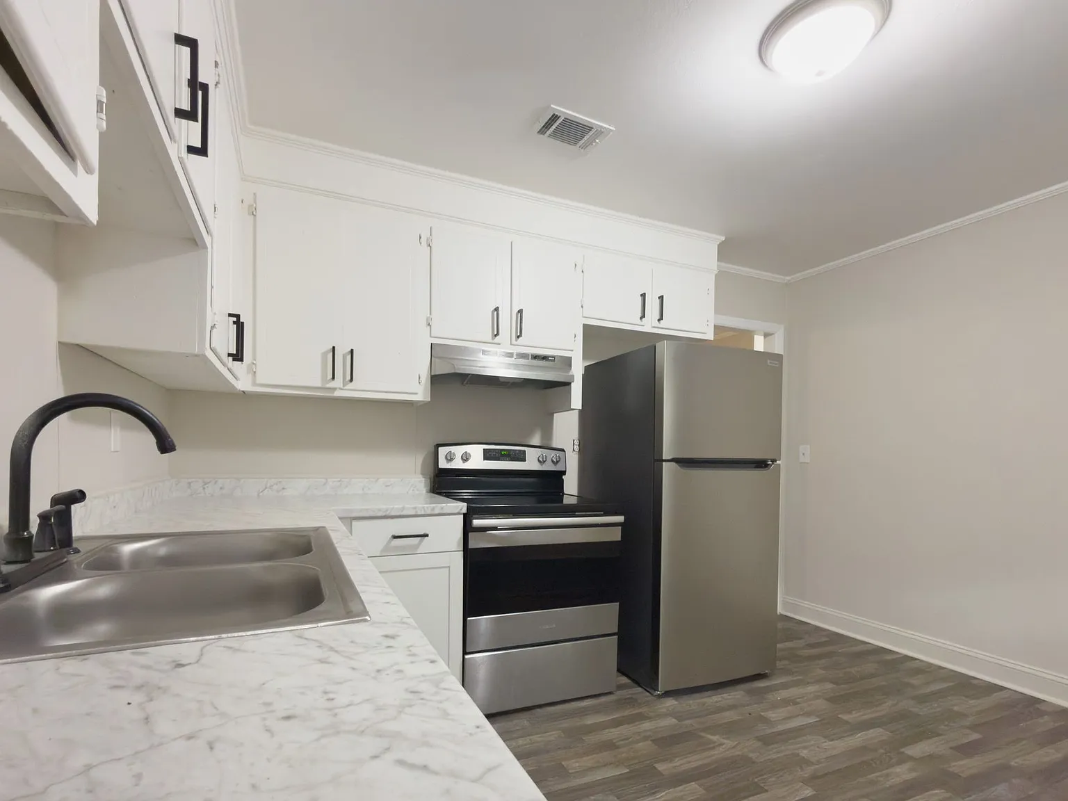 1537 N Avalon triplex — Photo 2