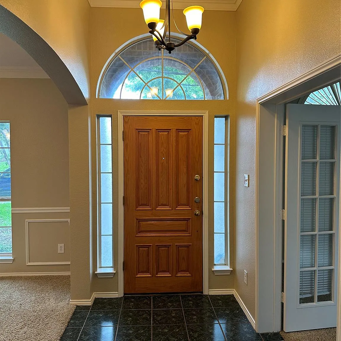 3 bed, 2050 sqft, $2,850 — Photo 2