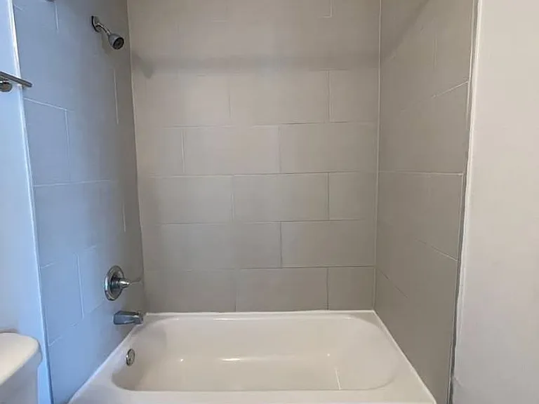 2106 Bennett Ave — Photo 10